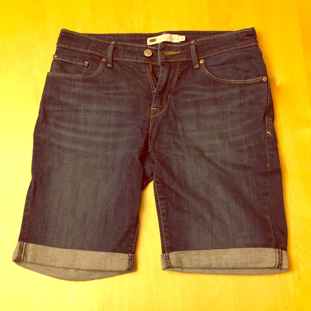 Levi’s Bermuda Short with cuff